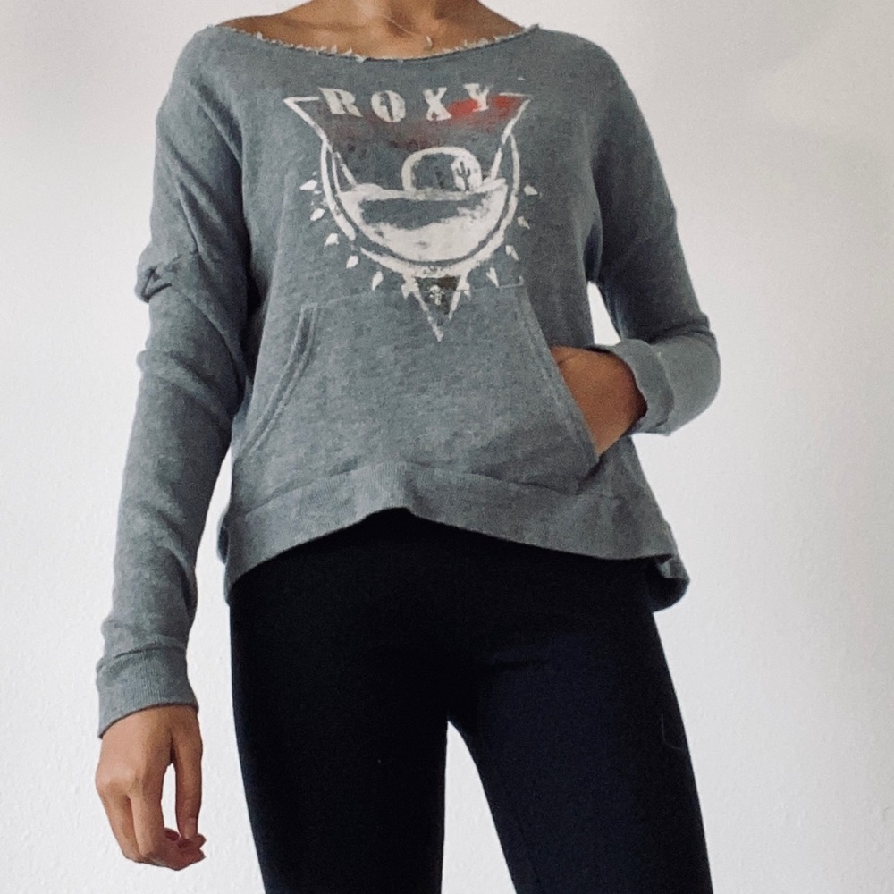 Roxy: Grey off-the-shoulder sweater